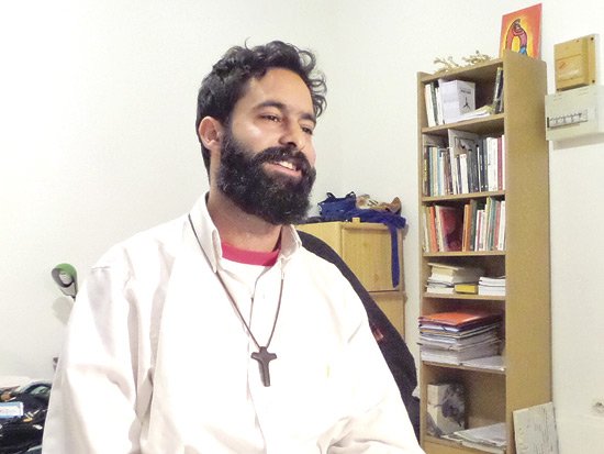 Pedro Pablo Achondo, cura de los Sagrados Corazones: Estoy a favor de la despenalización de la marihuana y del autocultivo.