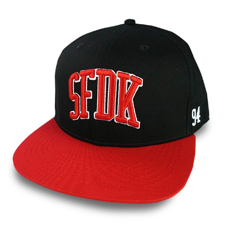 GORRA NEGRA VISERA ROJA PLAYER 1UD SFDK
